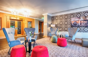 Coin salon dans le hall