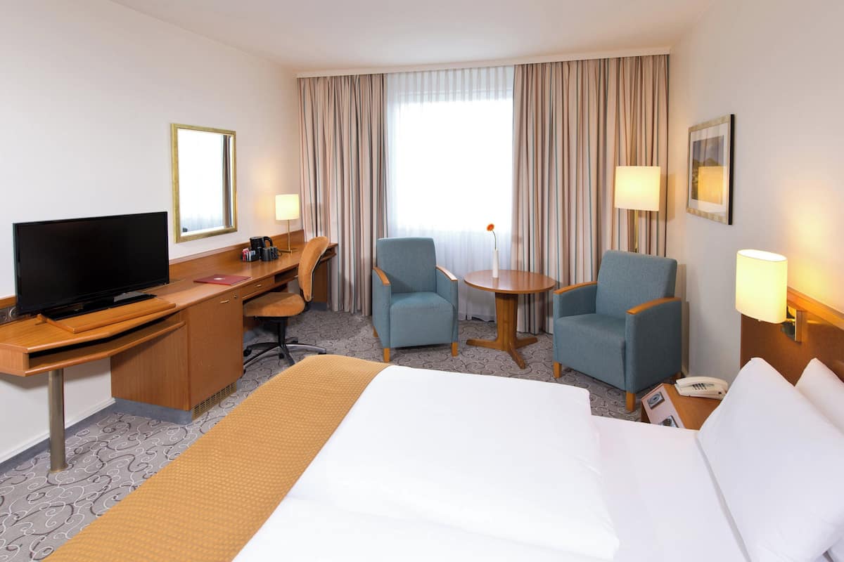 Bureau, chambres insonorisées, lits bébé (gratuits), Wi-Fi gratuit