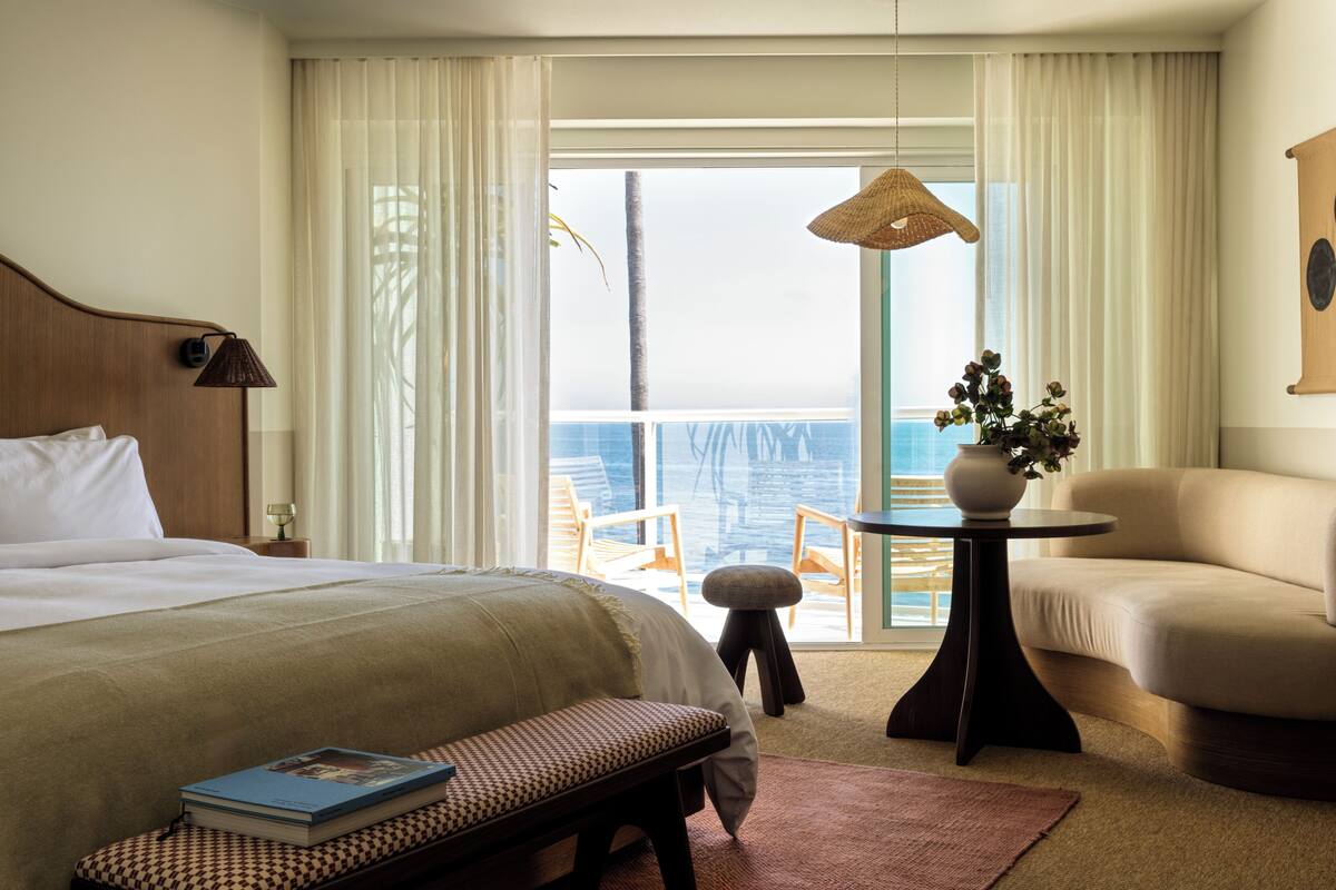 room, 1 king bed, balcony, ocean view | premium bedding, down duvets, pillow-top beds, minibar