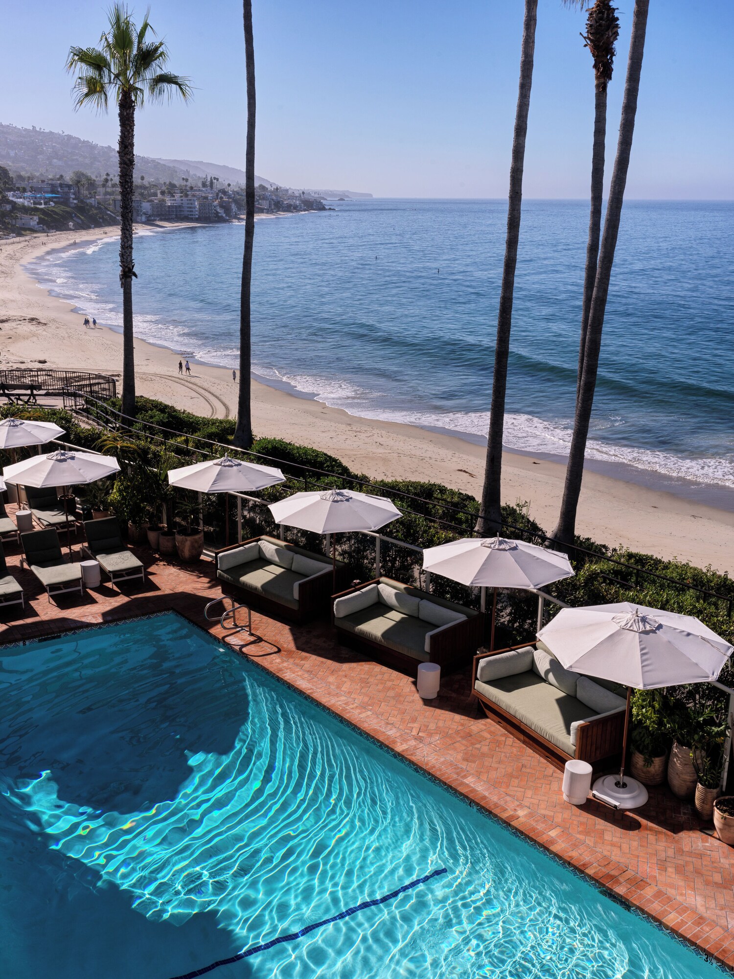Piscine extérieure, cabanas gratuites, parasols
