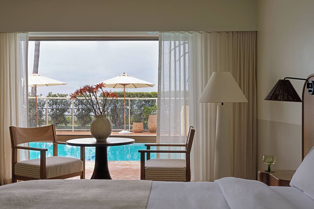 room, 1 king bed (pool level) | premium bedding, down duvets, pillow-top beds, minibar