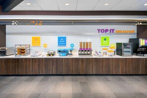 Free daily buffet breakfast - Tru by Hilton Wilmington (Wilmington)