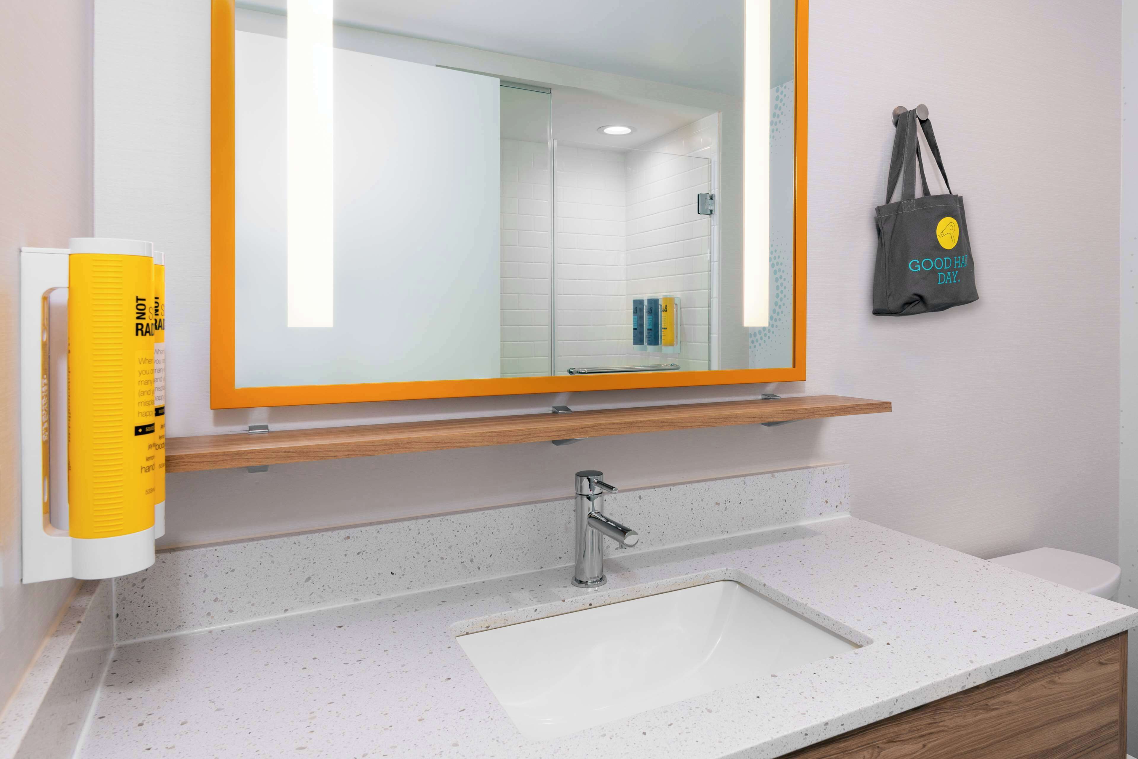 combined shower/bathtub, eco-friendly toiletries, hair dryer, towels