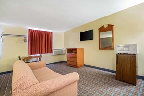 Free cots/infant beds, rollaway beds, free WiFi, bed sheets
