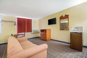 Free cots/infant beds, rollaway beds, free WiFi, bed sheets
