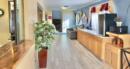 Econo Lodge Lansing - Leavenworth