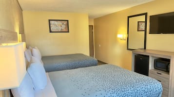 Standardværelse - 2 queensize-senge - ikke-ryger | Gratis baby-/barnesenge, ekstra senge (tillægsgebyr), gratis Wi-Fi