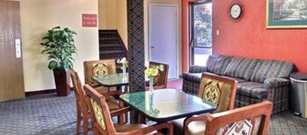 Econo Lodge Lansing - Leavenworth