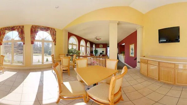 Free daily continental breakfast