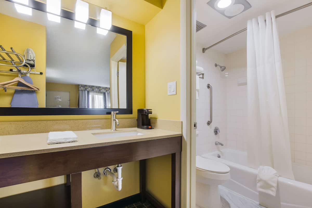 Combined shower/tub, eco-friendly toiletries, hair dryer, towels