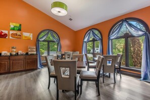 Free daily continental breakfast 