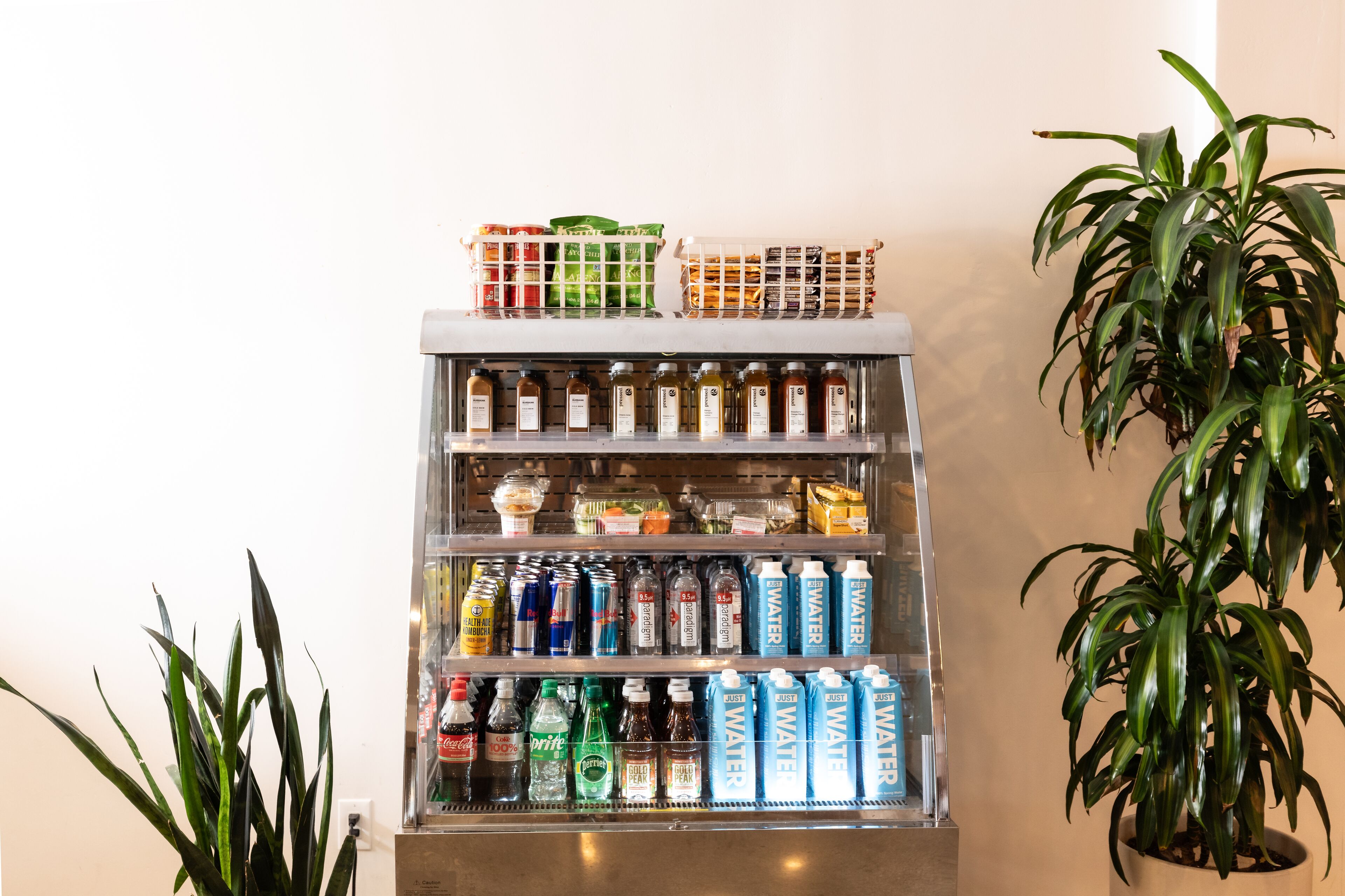 breakfast, lunch and dinner served