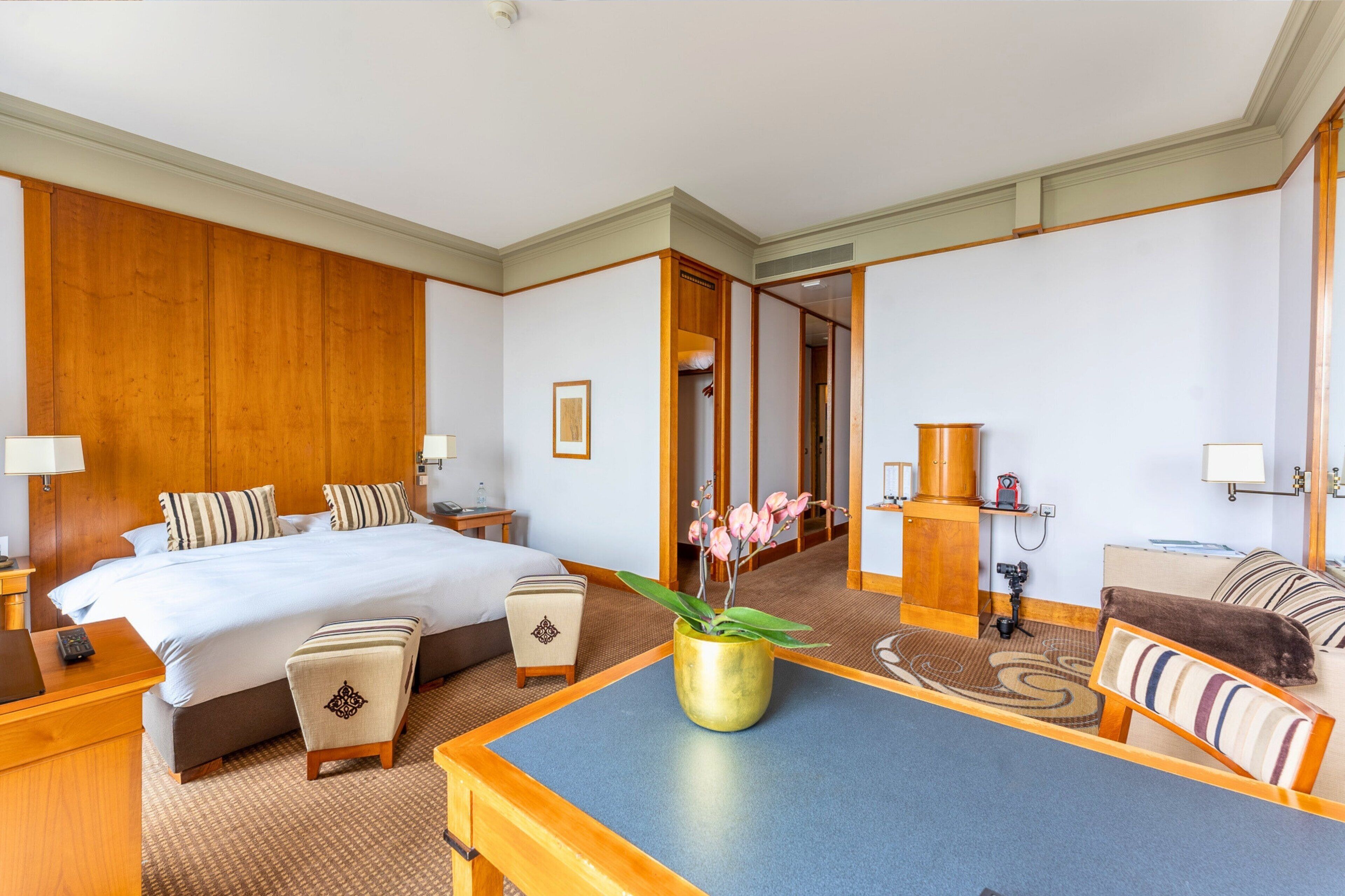 premium bedding, down duvets, in-room safe, desk