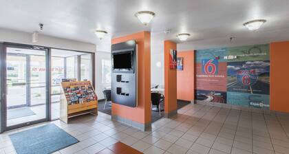 Motel 6 Omaha Central