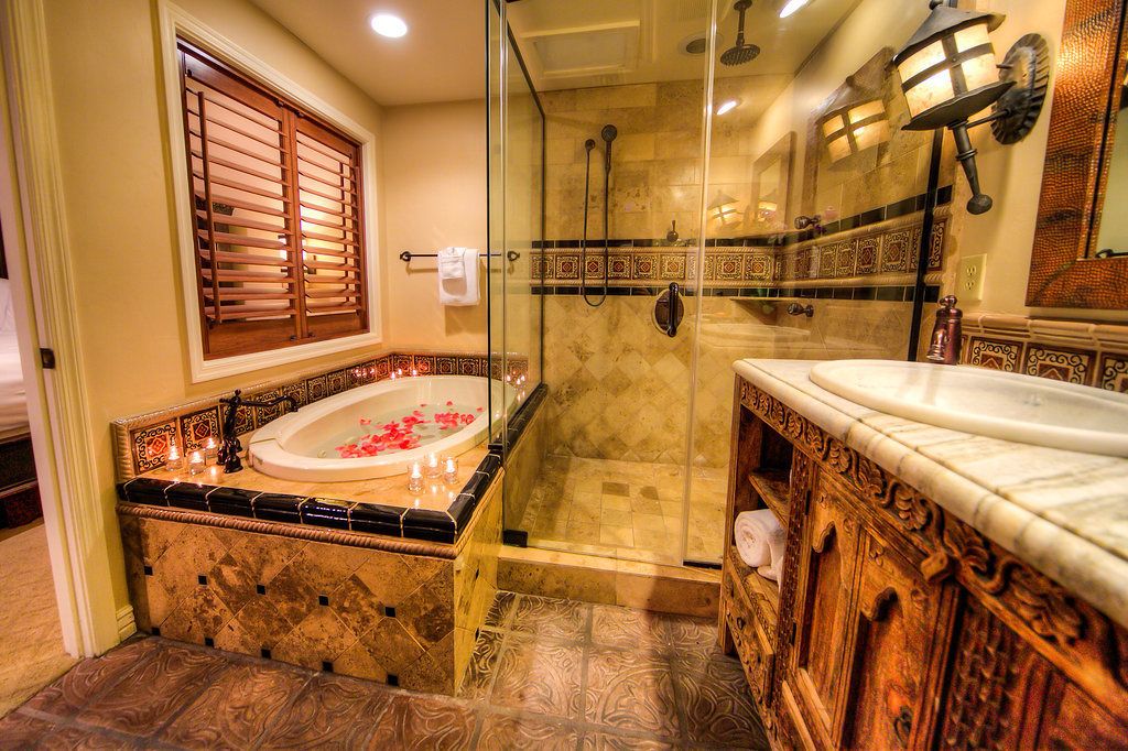 Presidential Suite | Bagno | Set di cortesia gratuito, asciugacapelli, asciugamani, carta igienica