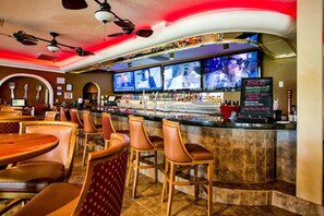 游泳池景觀、提供晚餐、早午餐和減價時段優惠