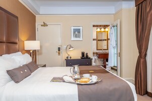 豪華客房, 1 張加大雙人床 | 高級寢具、特厚豪華床墊、房內夾萬、書桌