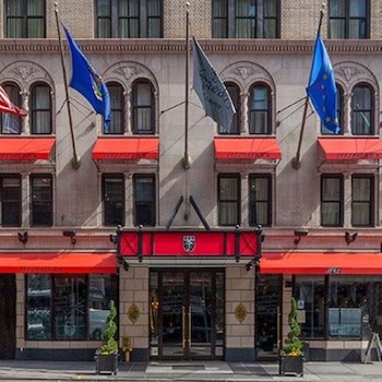 Hotel exterior and entrance at Fitzpatrick Manhattan Hotel