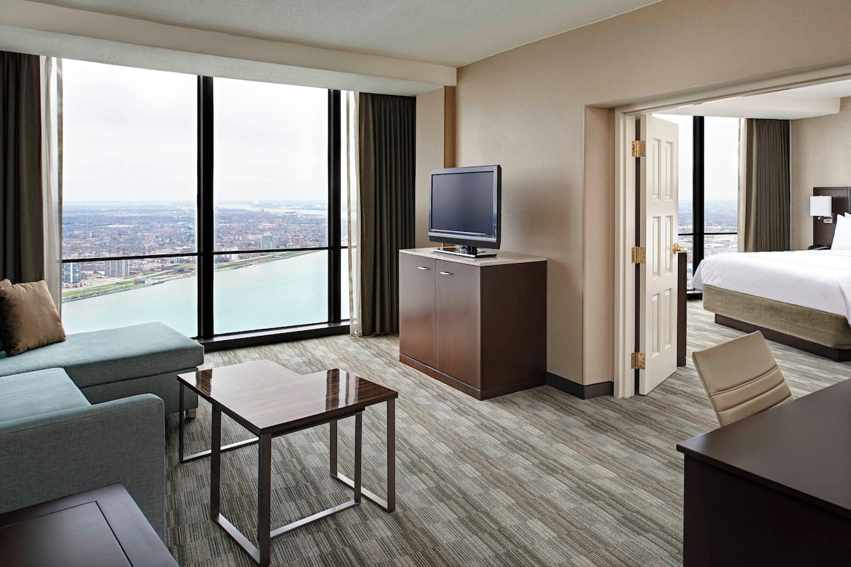 Junior Suite, 1 Bedroom, Non Smoking, River View | 1 bedroom, in-room safe, desk, laptop workspace