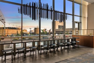 Se sirven desayunos, almuerzos y cenas; cocina americana