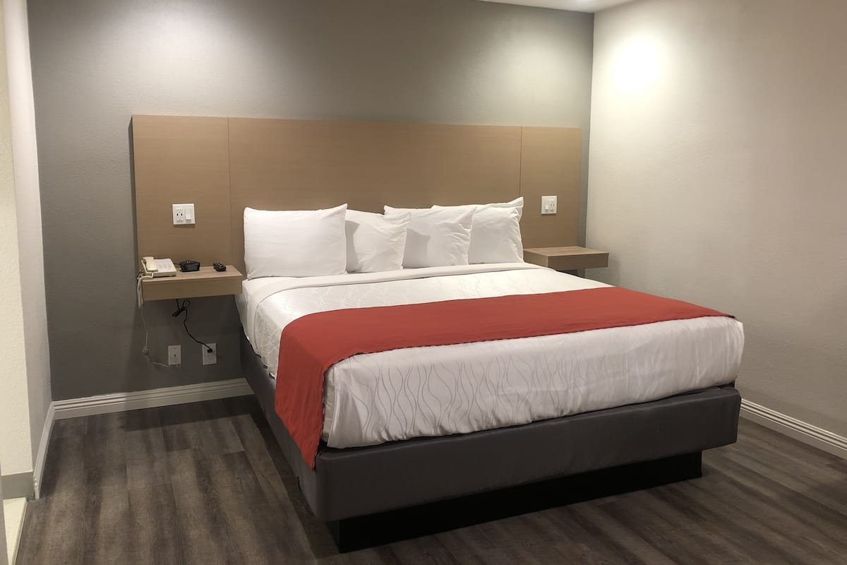 Deluxe Room, 1 King Bed | Iron/ironing board (on request), cribs (surcharge), WiFi (free)