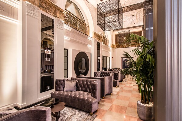 3 bars, lounge dans le hall, bar à cocktails