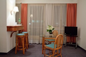 1 bedroom, minibar, in-room safe, desk