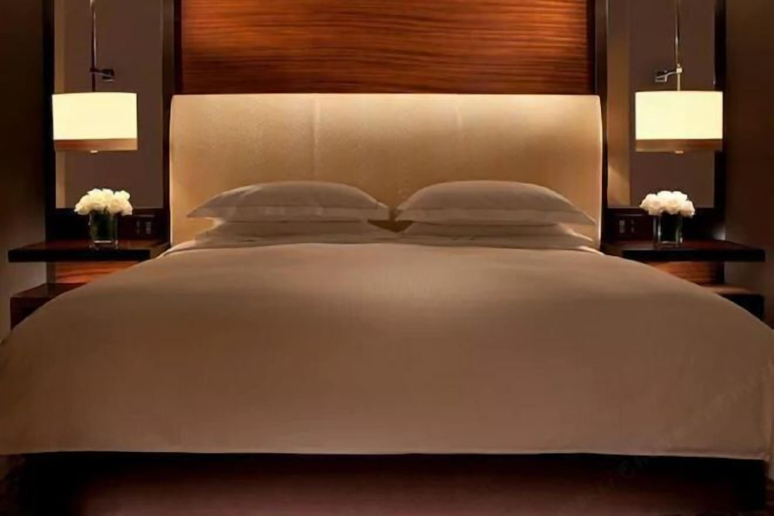 Bộ đồ giường cao cấp, chăn bông, nệm có lớp đệm bông 