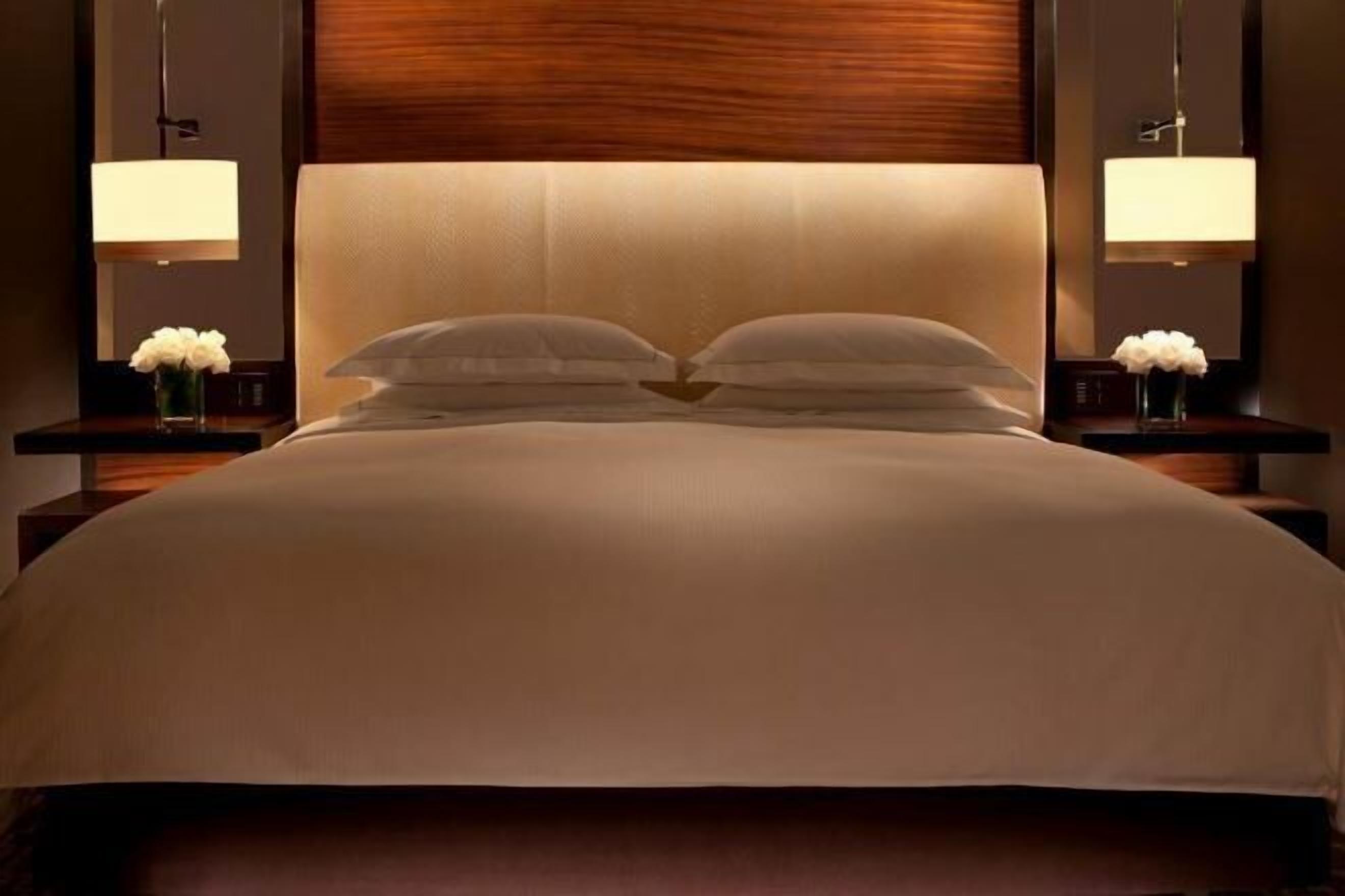 Bộ đồ giường cao cấp, chăn bông, nệm có lớp đệm bông 