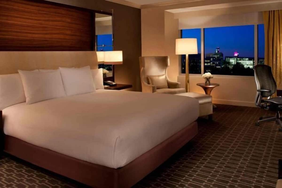 Seprai premium, selimut bulu angsa, bantalan ekstra lembut, dan brankas