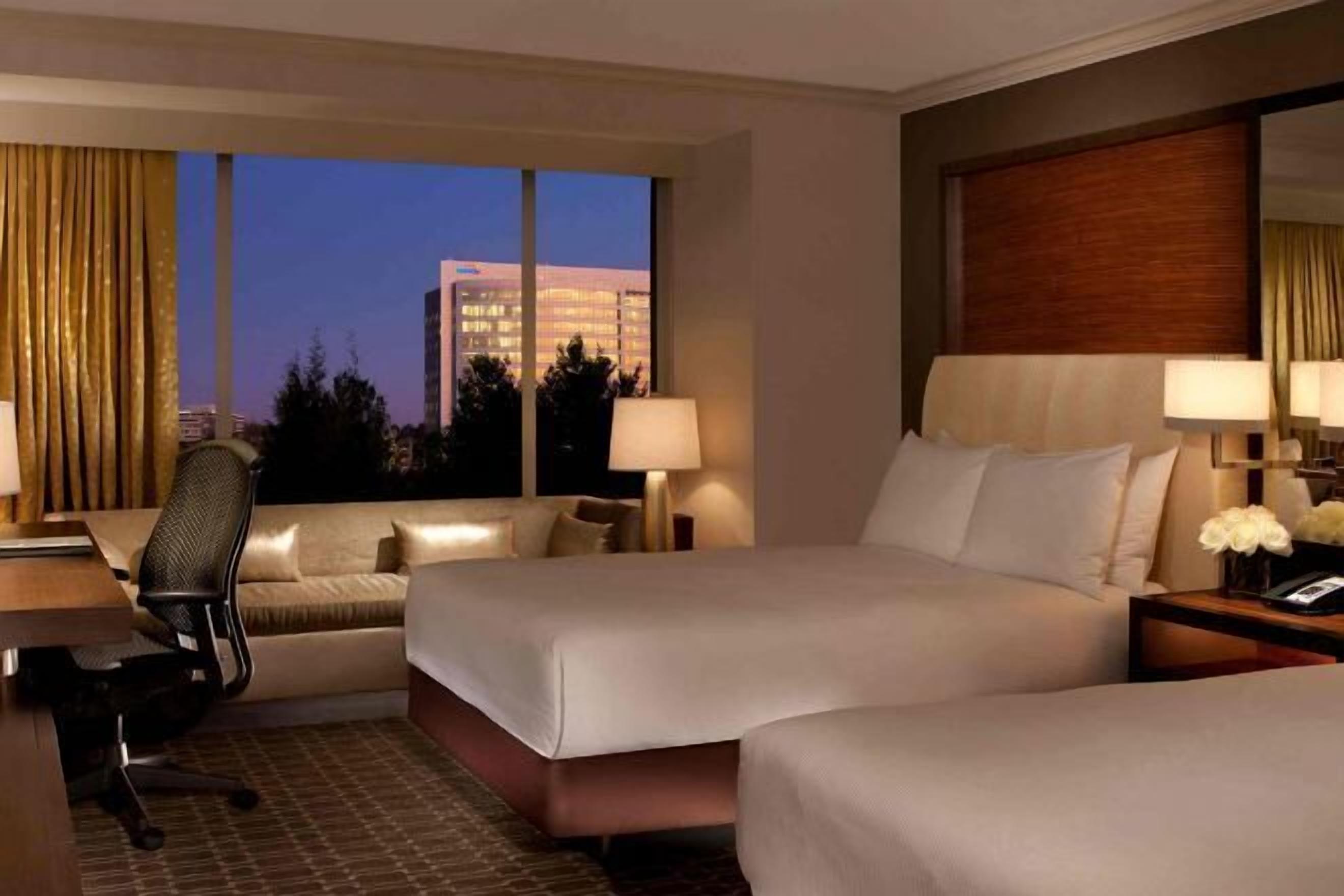 Bộ đồ giường cao cấp, chăn bông, nệm có lớp đệm bông 