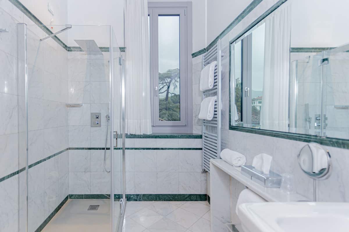 Salle de bain | Ensemble baignoire-douche, baignoire profonde