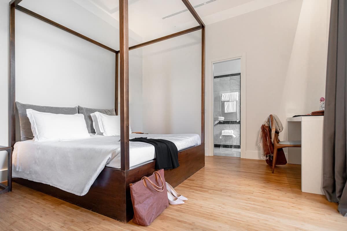 Literie de qualité, minibar, coffre-fort, bureau