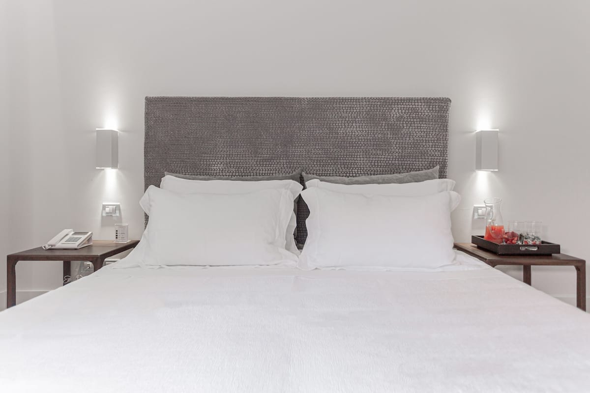 Literie de qualité, minibar, coffre-fort, bureau