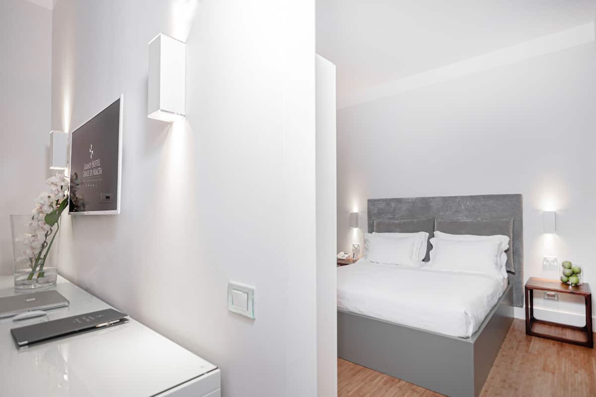 Literie de qualité, minibar, coffre-fort, bureau