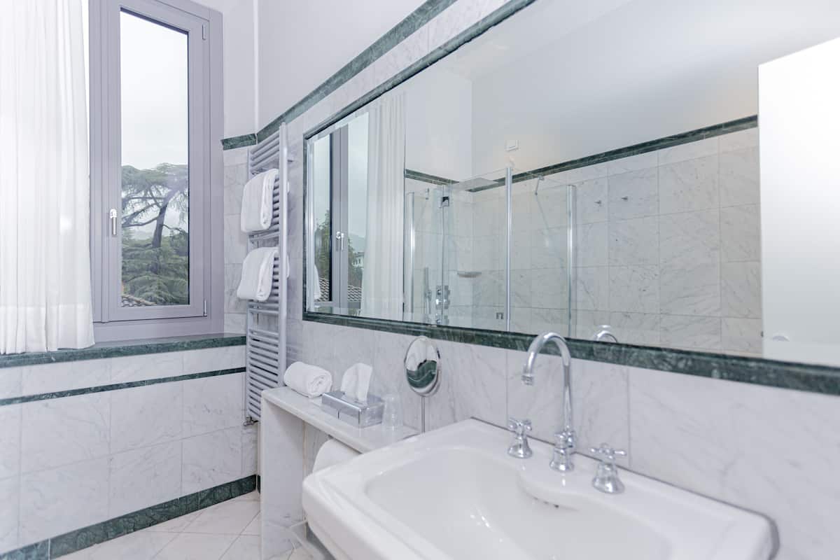 Salle de bain | Ensemble baignoire-douche, baignoire profonde