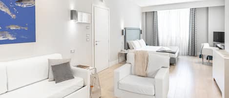 Junior Suite | Premium bedding, minibar, in-room safe, desk