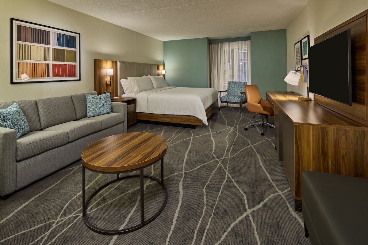 高級寢具、房內夾萬、書桌、手提電腦工作空間
