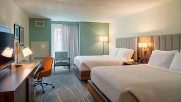 Roupas de cama premium, cofres nos quartos, escrivaninha