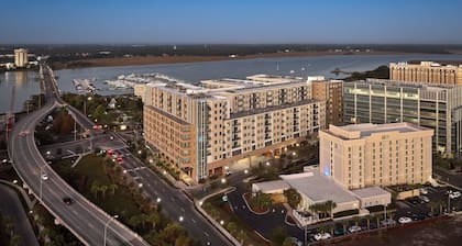 Holiday Inn Express & Suites Charleston Dwtn - Westedge by IHG