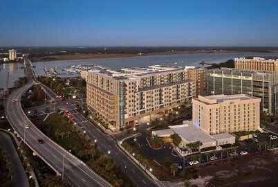 Holiday Inn Express & Suites Charleston Dwtn - Westedge by IHG