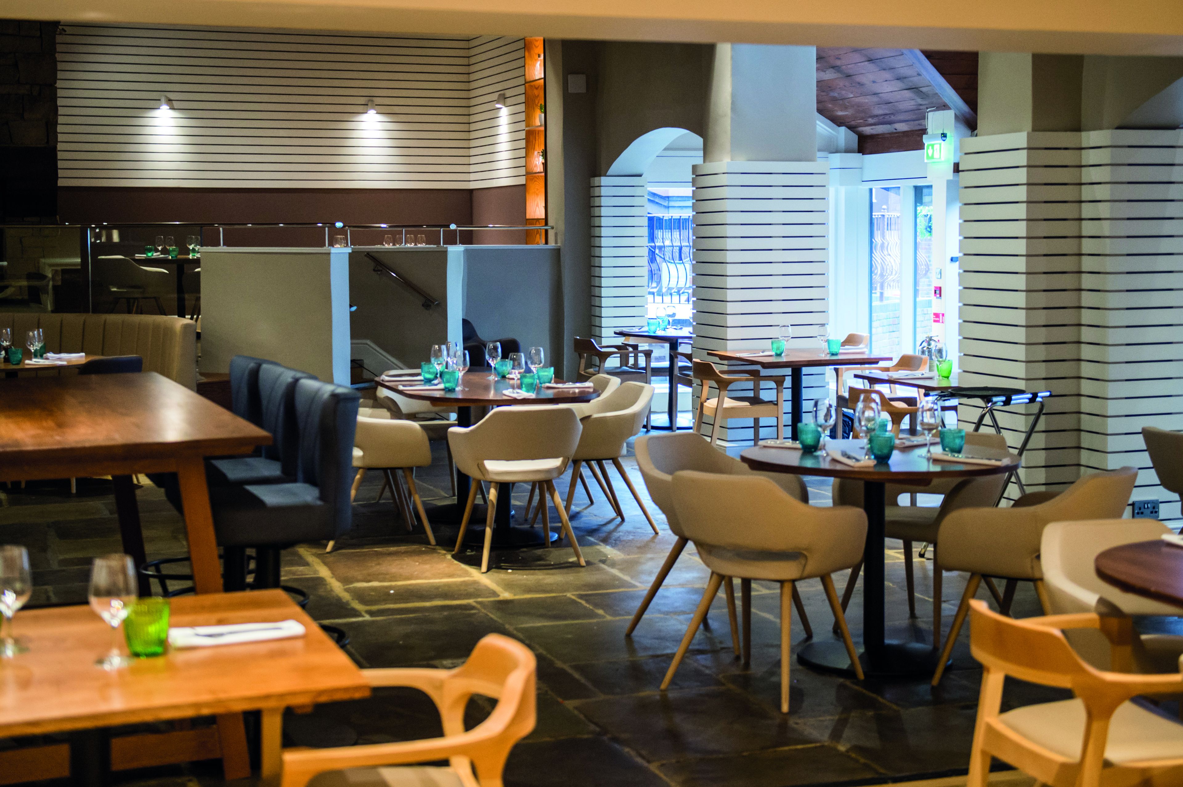 breakfast, lunch served; international cuisine, al fresco dining