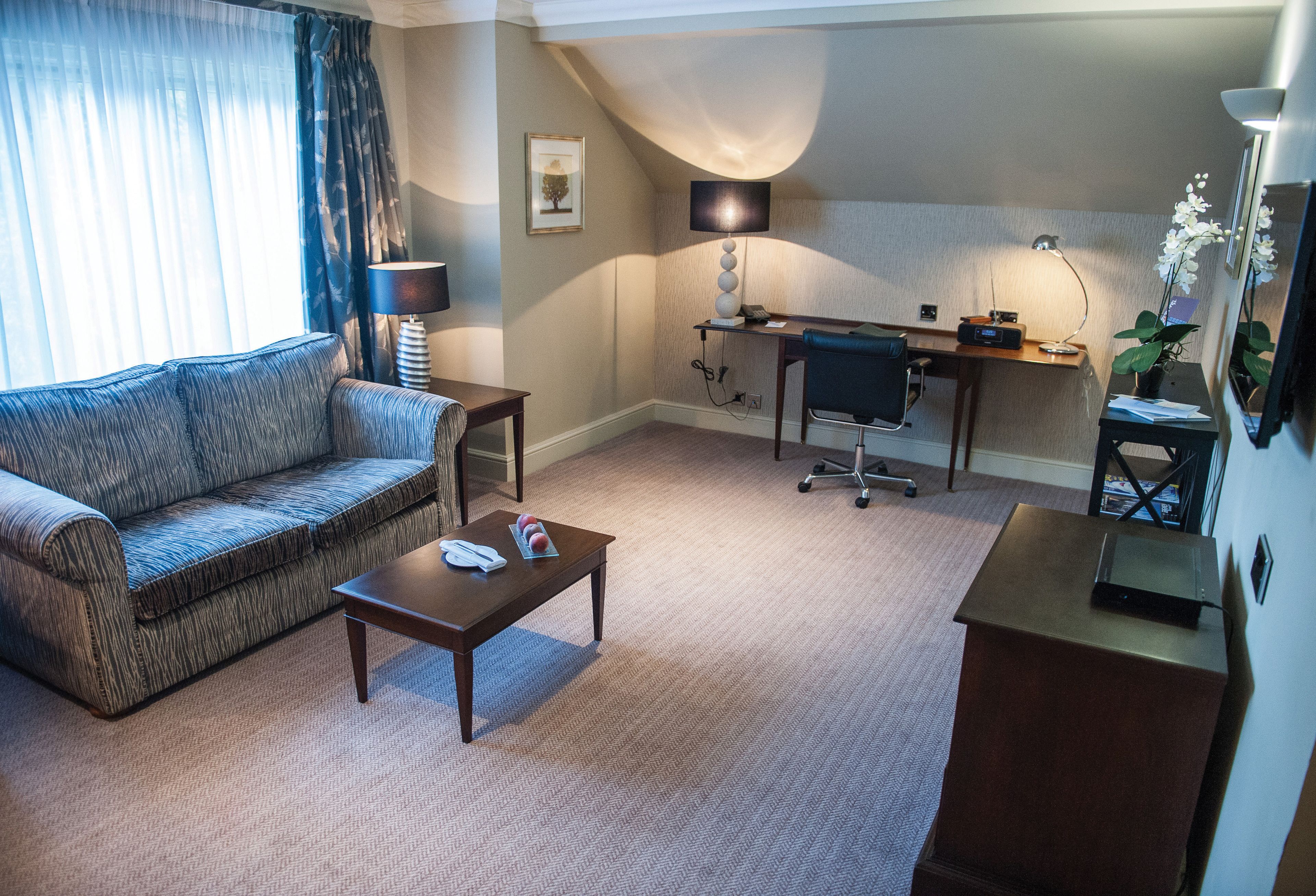 1 bedroom, premium bedding, desk, laptop workspace