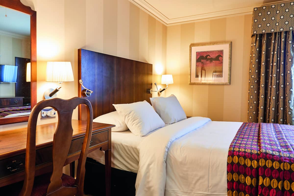 1 habitación, ropa de cama de alta calidad y escritorio