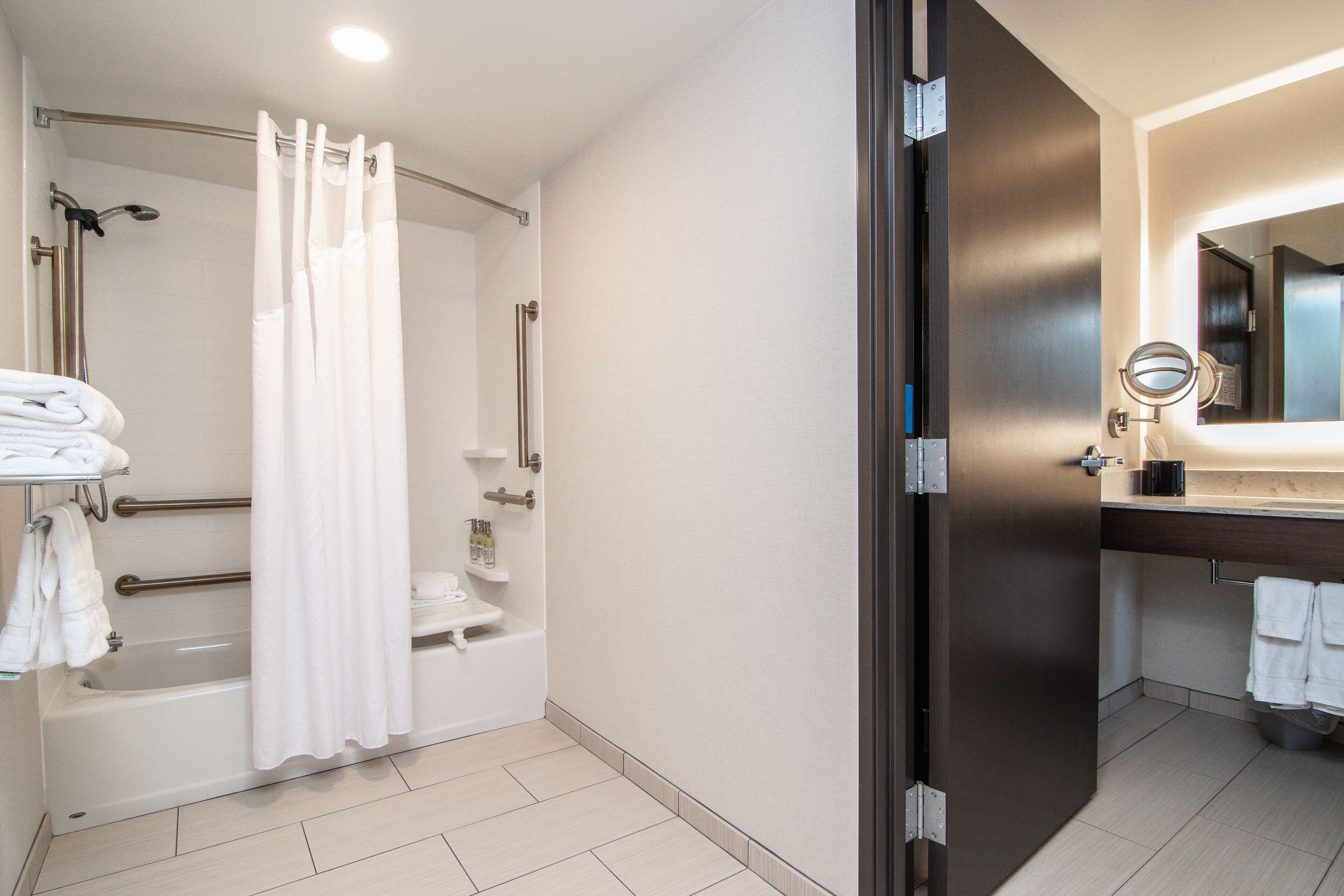 standard room, 1 king bed, accessible (mobility, accessible tub) | bathroom | eco-friendly toiletries, hair dryer, towels, soap