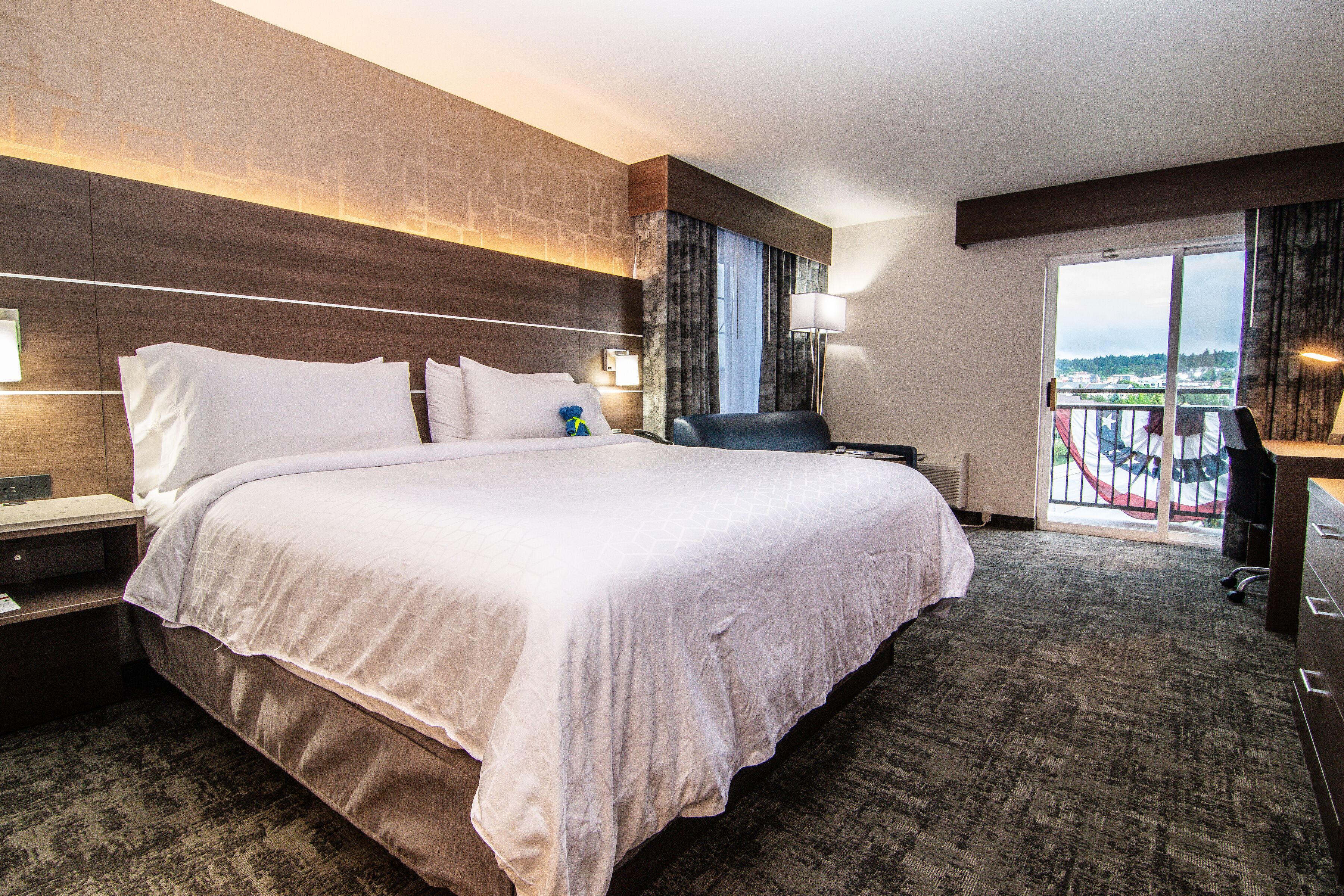 Standard Room, 1 King Bed, Balcony, City View | Desk, laptop workspace, blackout drapes, iron/ironing board