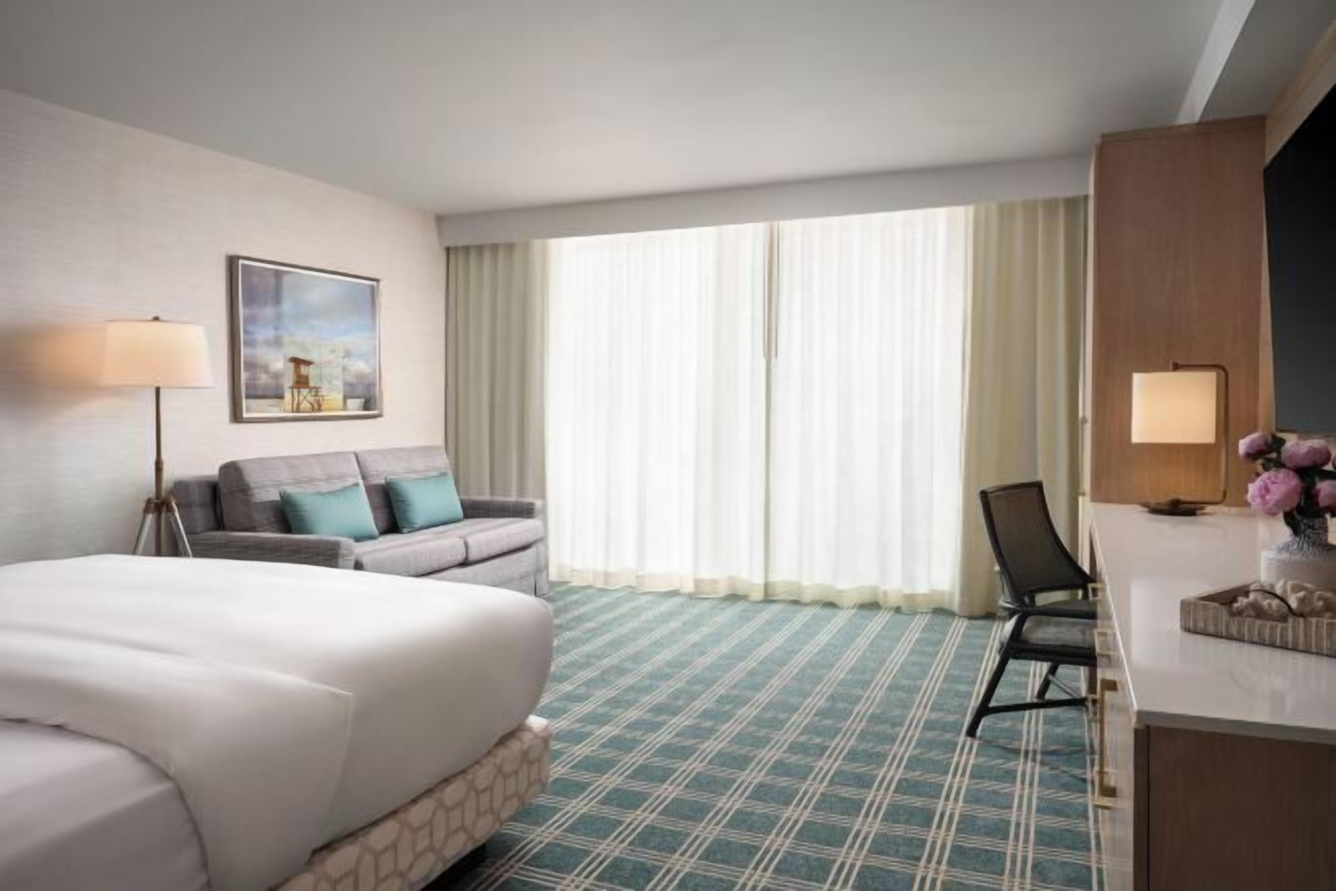 高級寝具、セーフティボッ  クス (室内)、アイロン / アイロン台、WiFi (無料)