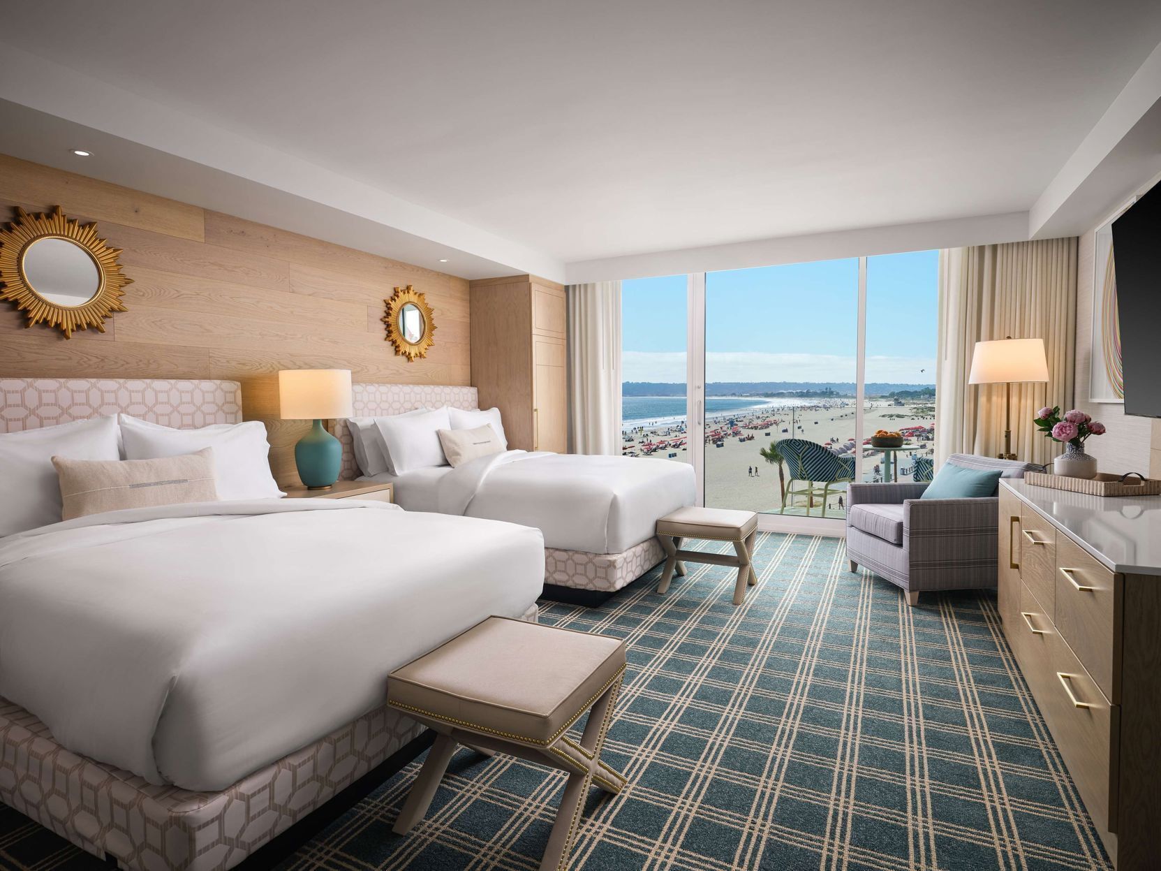 Premium bedding, in-room safe, iron/ironing board, free WiFi