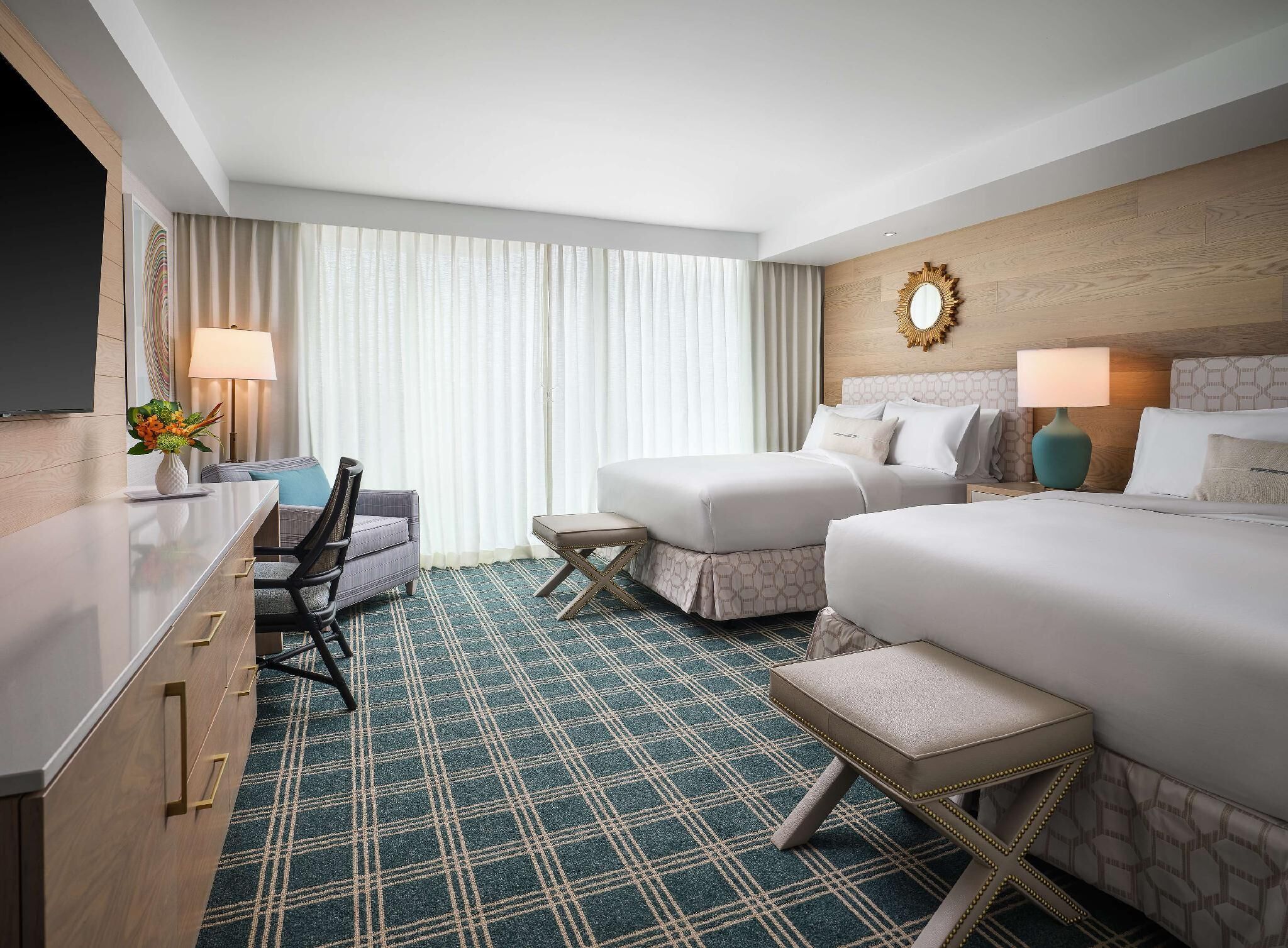 Premium bedding, in-room safe, iron/ironing board, free WiFi