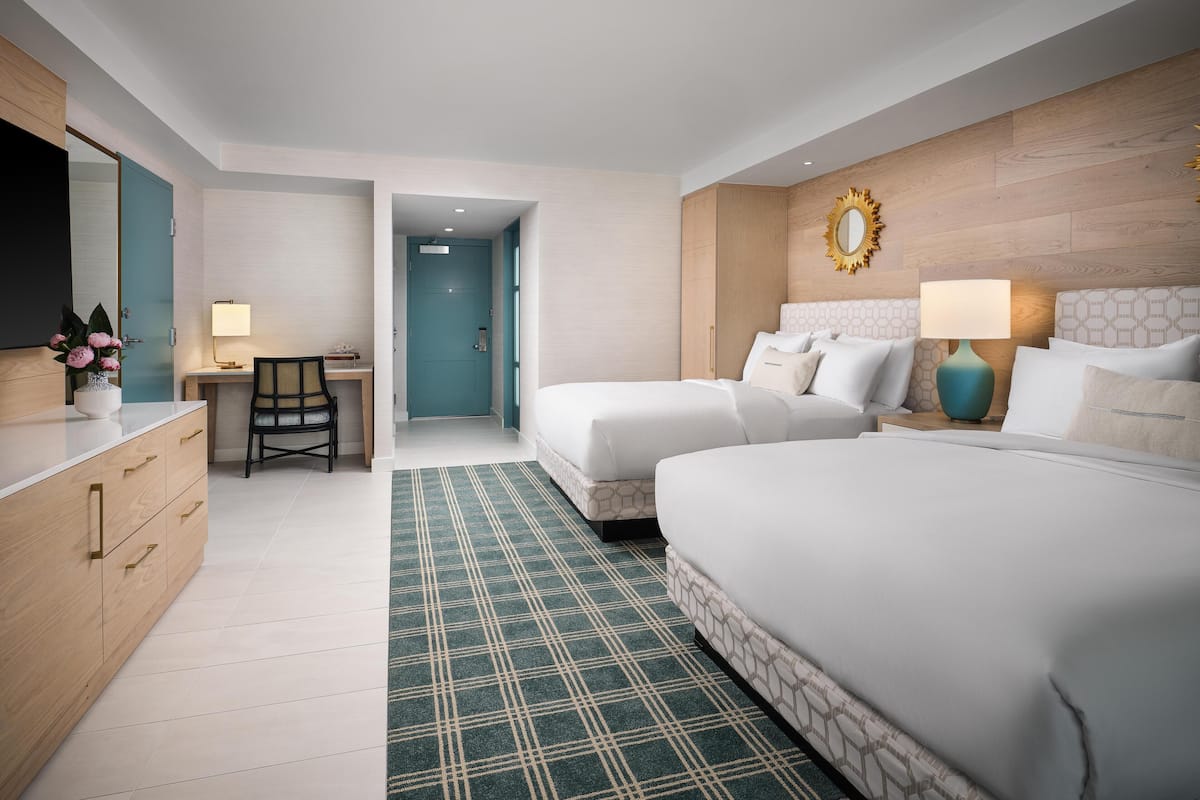 Premium bedding, in-room safe, iron/ironing board, free WiFi